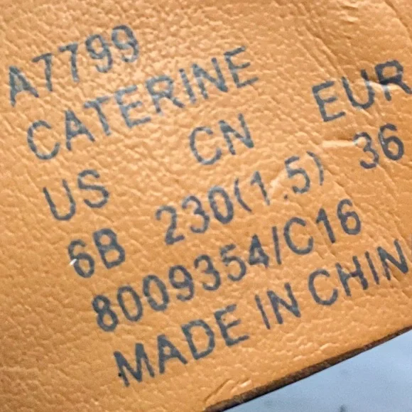 BLUE COACH CATERINE PATENT LEATHER  T STRAP  SANDALS SZ 6B - Picture 4 of 16